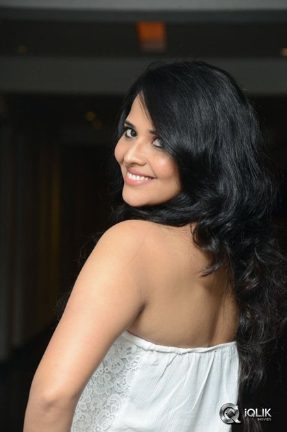 Anasuya-at-Dynamite-Movie-Audio-Launch